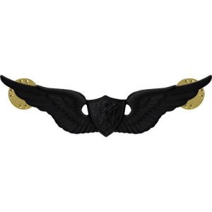 Army Badge: Aircraft Crewman: Aircrew, regulation size, black metal