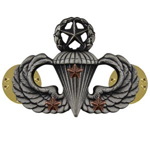 Army Badge: Master Combat Parachute Third Award, silver oxidized