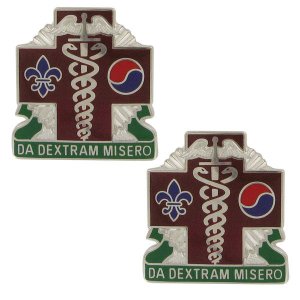Army Crest: 65th Medical Brigade, Da Dextram Misero