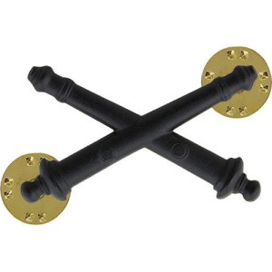 Army Officer Collar Device: Field Artillery, black metal