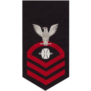 Navy E7 Male Rating Badge: Opticalman, seaworthy red on blue