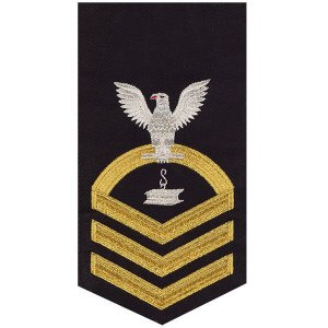Navy E7 Male Rating Badge: Steelworker, seaworthy gold on blue