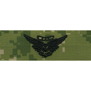 Navy Embroidered Badge: Combat Aircrew, Woodland Digital NWUIII