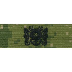 Navy Embroidered Badge: Diving Medical Technician, Woodland Digital