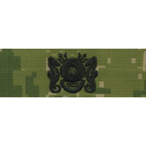 Navy Embroidered Badge: Master Diver/Diving Officer, Woodland Digital