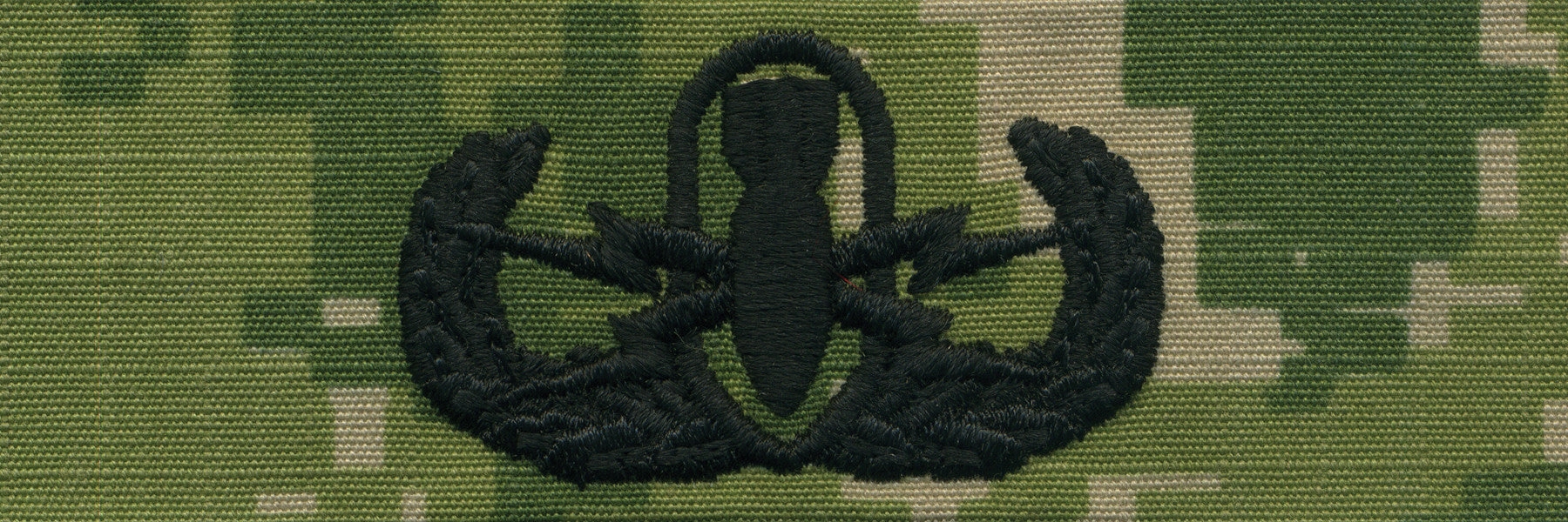 Picture of US Navy Badges Embroidered Basic E.O.D.: Woodland Digital Nwuiii
