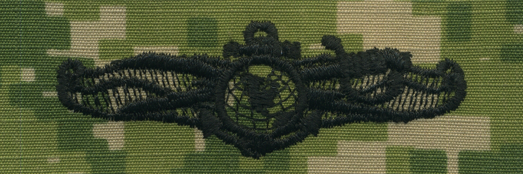 Picture of US Navy Badges Embroidered Information Dominance Warfare Officer: Woodland Digital