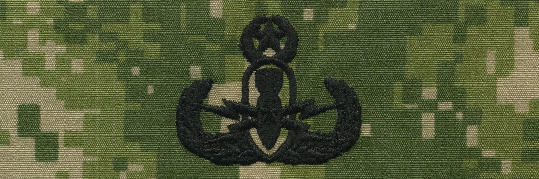 Picture of US Navy Badges Embroidered Master E.O.D.: Woodland Digital