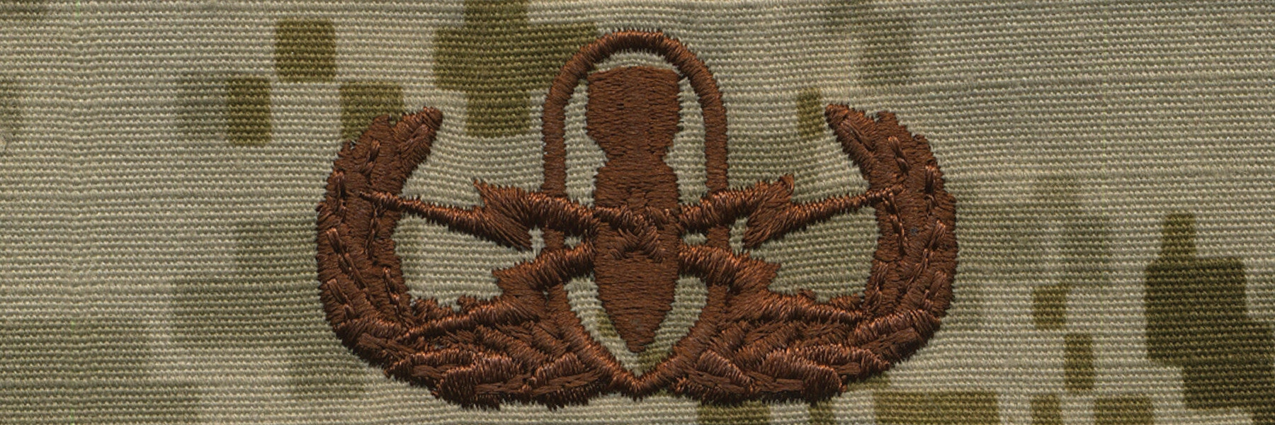Picture of US Navy Badges Embroidered Senior E.O.D.: Desert Digital