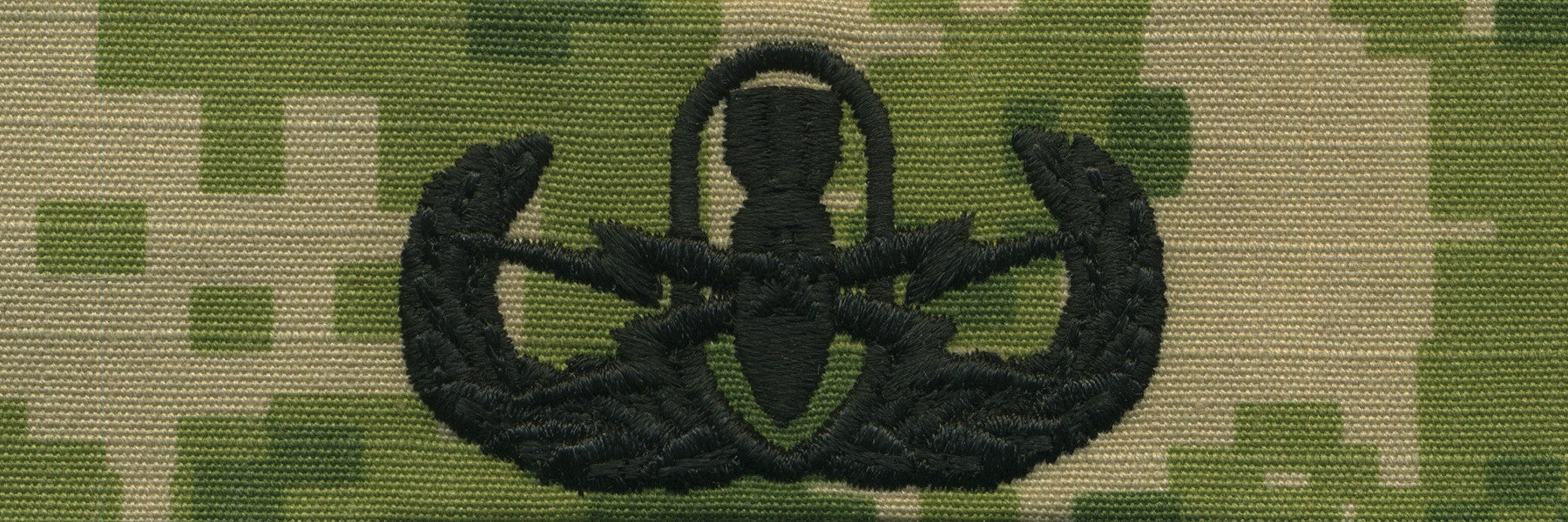 Picture of US Navy Badges Embroidered Senior E.O.D.: Woodland Digital