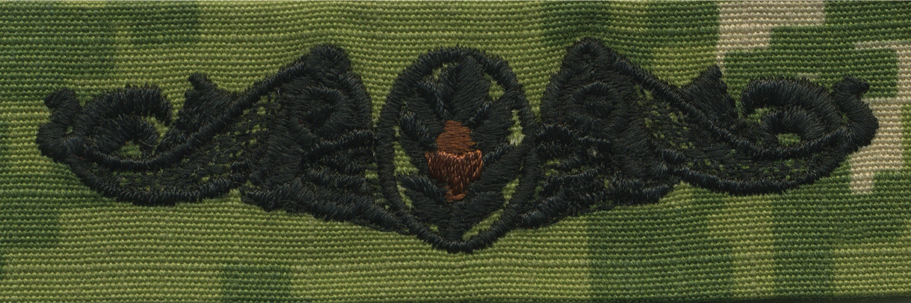 Picture of US Navy Badges Embroidered Submarine Medical: Woodland Digital