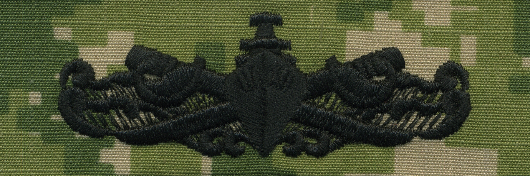 Picture of US Navy Badges Embroidered Surface Warfare: Enlisted: Woodland Digital