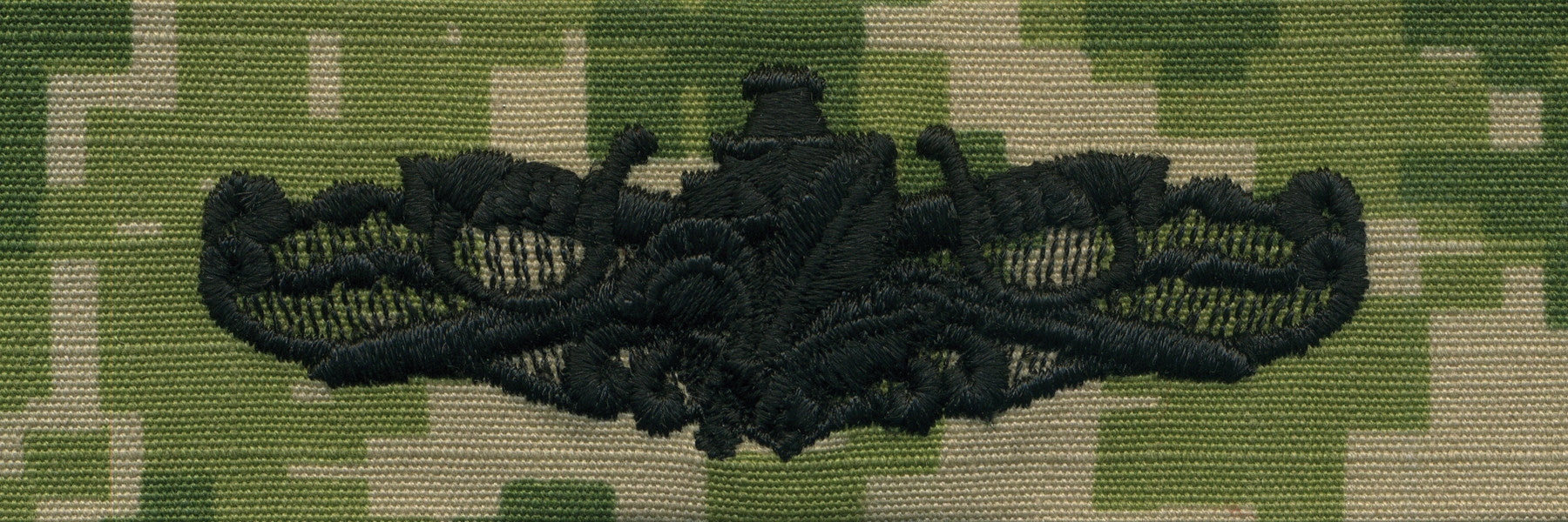 Picture of US Navy Badges Embroidered Surface Warfare Supply: Woodland Digital